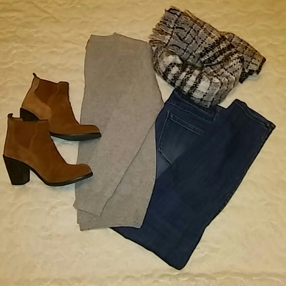Women's grey v neck sweater - Picture 1 of 4